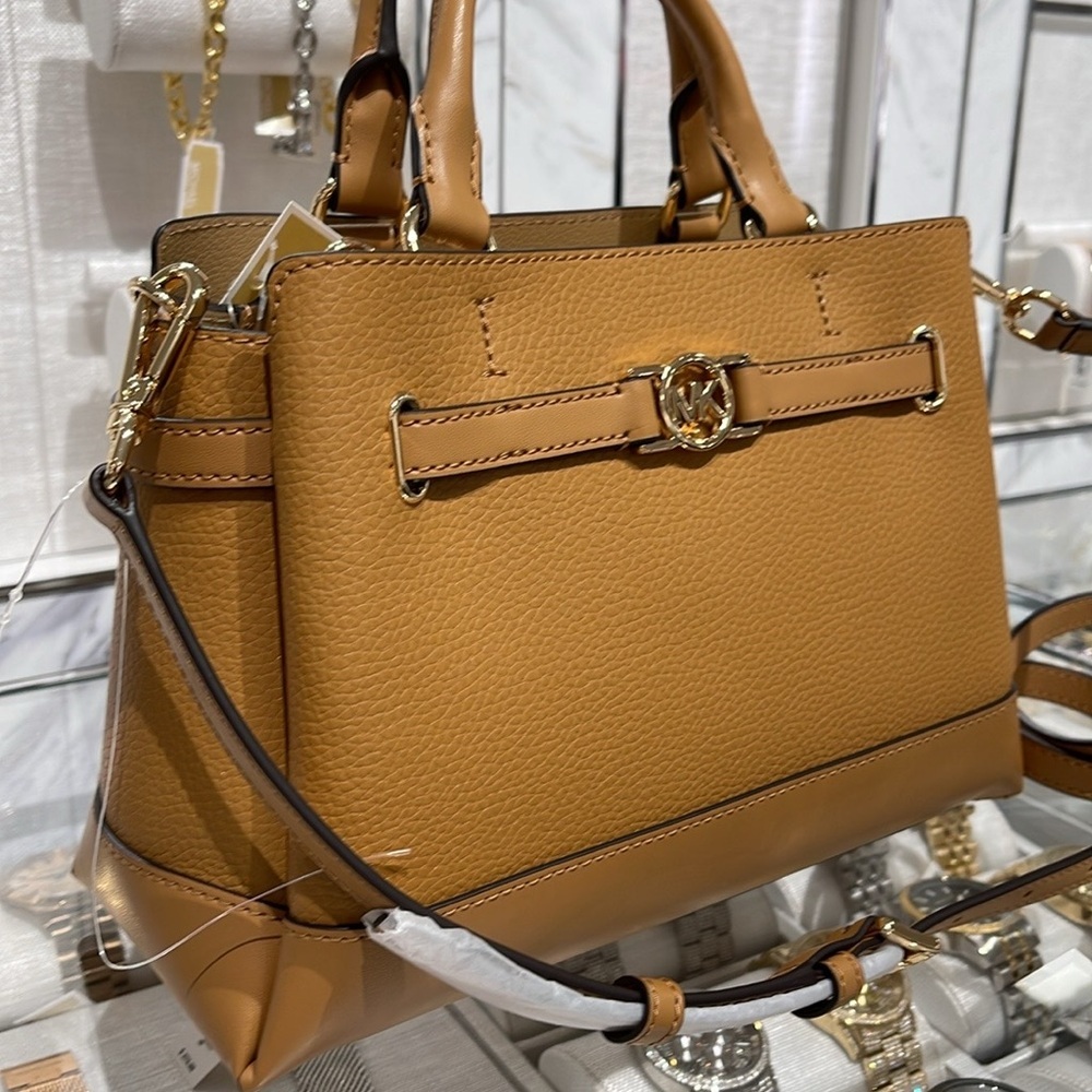 Michael Kors Reed Small Satchel Crossbody Center Zip Bag
Color: Deer
NWT